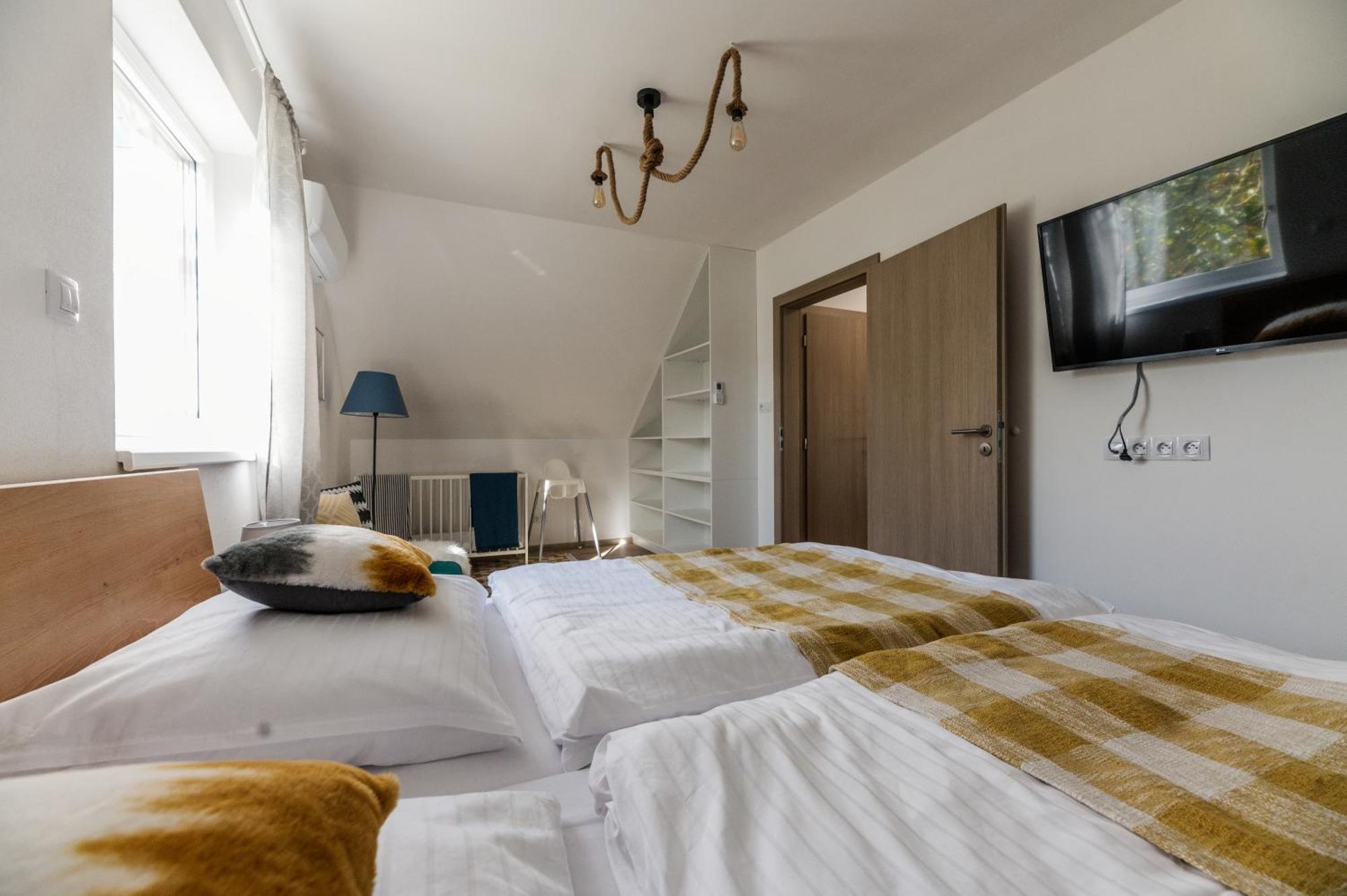 Rekreacni Dum U Jezer, Milovice 6 Villa Exteriör bild